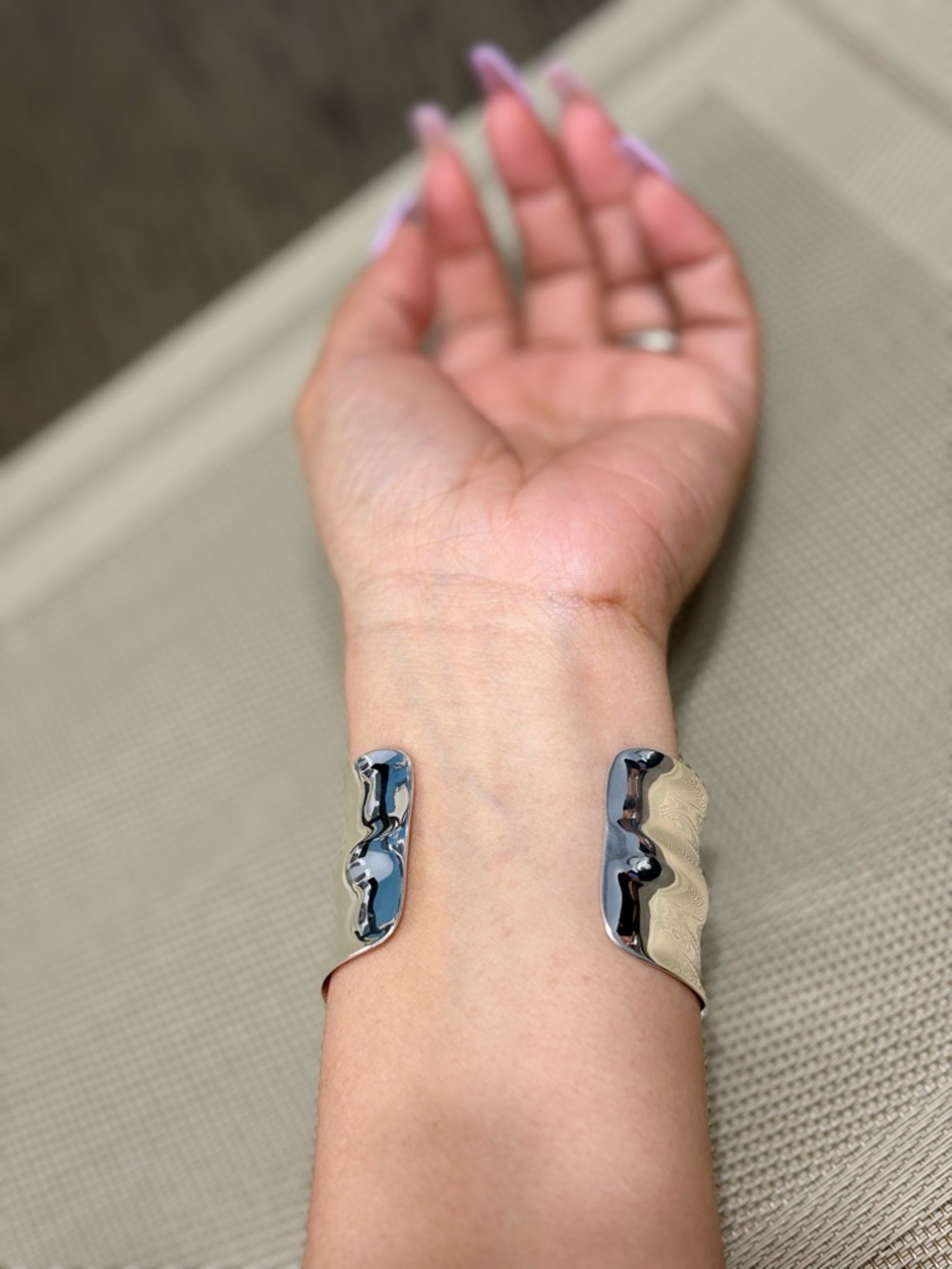 MAYAMAR Silver Wavy Metal Cuff Bracelet - Picture 6 of 7
